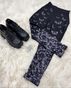 A closer look at the detailed Hawk Moth print on our much loved Cuffed Pant style (and other styles too 👀). This style is so comfy it's like wearing tracksuit pants but it's socially acceptable for work? Perfect!

Pair with a black top and shoes, and maybe a blazer for corporate goth look - or a band tee for a more casual vibe 🦋