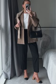 Aesthetic Lawyer, Business Professional Outfits, Lawyer Fashion, Business Attire Women, Business Outfits Women, Office Outfits Women, Corporate Outfits