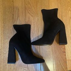 Size 6 In Women’s Black Never Worn Cute To Wear Out Clarks Boots Women's, Clarks Boots, Sock Boots, Ankle Heels, Black Heel Boots, Black Ankle Booties, Black Flare, Lace Up Booties, High Heel Boots Ankle