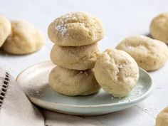 a stack of cookies sitting on top of a blue plate next to other small ones