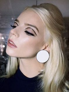 1960s Makeup, Anya Joy, Vintage Makeup Looks, 60s Makeup, 70s Makeup, Vintage Makeup, Glam Makeup, Mode Vintage