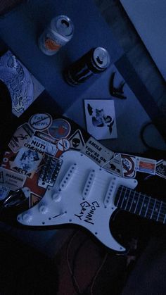 bedroom pop Blue Guitar Wallpaper, Guitar Aesthetic Wallpaper, Reading Sheet Music, Blue Electric Guitar, Grunge Pictures