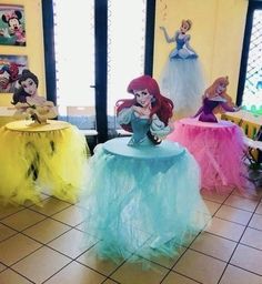 there are many princess tables and chairs in this room