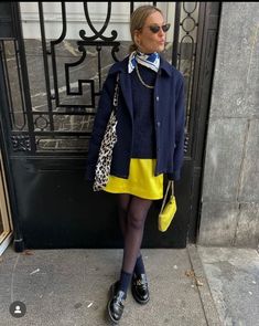 Navy Skirt Outfit, Yellow Skirt Outfits, Yellow Mini Skirt, Winter Skirt Outfit, Yellow Skirt, Miniskirt Outfits, Neue Outfits, Navy Jacket, Spring Outfits Women