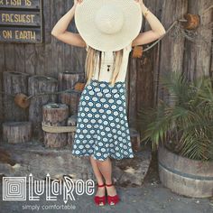 LuLaRoe Azure skirt -- classic A-line skirt perfect for summer time! What To Wear Today, Lularoe Styling, Lula Roe Outfits, Full Circle Skirts, Skirt Fits, Lularoe Skirts, Fashion Books, Personal Shopping, Fashion Pictures