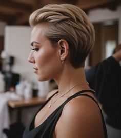 Chic Short Hair, Medium Cut, Pompadour, Pixie Hairstyles, Short Cuts, Bari, Body Skin