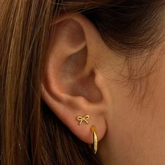 Cute Two Ear Piercing, 2 Peircings Earring Gold, Gold Second Stud Earrings, 2 Piercings Ear Ideas Silver, Gold Layered Earrings, Double Ear Stack, 2 Hole Piercings Earrings, Earrings For Two Piercings