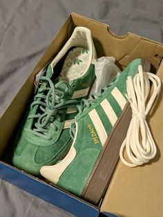 Green Spezial Adidas, Adidas Aesthetic, Adidas Spezials