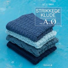 three knitted blankets stacked on top of each other with the words strikekede klude faq