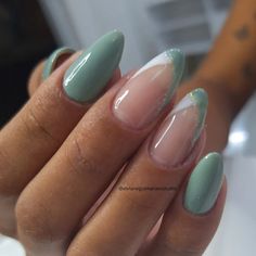 💚Apaixonada neste tom de verde💚 ✌️Cor que inspira calma, tranquilidade com uma pitada de ousadia. T�écnica usada : Fibra de vidro com esmaltacao em gel. >>>>>>>>>>>>>>>>>>>>>> #fibranails #alongamento #unhasdelicadas #fibradevidro #verdementa Nails Inspo, Nails Ideas, Glow Up?, Llama, Nail Inspo, Manicure, Nails, Makeup, Hair