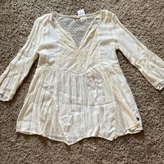 New With Tags! Great Condition Flowy Cotton V-neck Blouse, White V-neck Beach Top, Casual Lace Top Blouse For Fall, Beige Long Sleeve Tops For Vacation, Long Sleeve Beige Tops For Vacation, White Long Sleeve Tops For Spring, Casual Flowy V-neck Peasant Top, Flowy Cotton Tops For Spring, Flowy Cotton Tops For Day Out