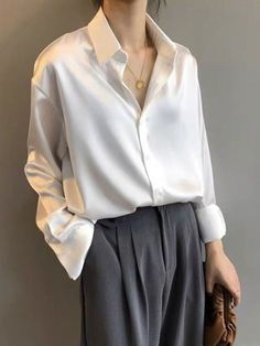 This is perfect for those who are looking for a clothing for a good price. It is fashionable, stylish, and it will look great on anyone who wears it. Do you wanahavit? Overshirt Women, Streetwear Spring, White Lady, Straight Clothes, Casual Chique, Satin Long Sleeve, Women Long Sleeve Dress, Female Clothing, Top Shirt Women