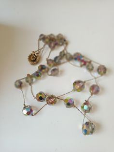 Aurora Borealis Crystal necklace-Dazzling vintage-BLUE Aurora Borealis Rainbow Crystal Necklace on silver tone setting-domed crystal necklace TRÈS IMPORTANT - VEUILLEZ LIRE OU TRADUIRE Toutes les photos sont des objets réels. Les couleurs peuvent différer légèrement de l'apparence réelle du produit en raison des différences dans les conditions d'éclairage Sauf indication contraire, aucun accessoire, étui ou pochette supplémentaire n'est fourni. S'il vous plaît voir les photos et le titre pour la Blue Aurora, Aurora Borealis Crystal, Bridesmaid Gifts Jewelry, Jewelry Bridesmaid, Rainbow Crystal, Bridesmaids Gifts, Aurora Borealis, Gift Item, Crystal Necklace