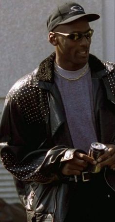 90s Basketball Fashion, Michael Jordan Street Style 90s, 90s Nba Fashion, Michael Jordan 90s Fashion, Jonathan Majors Outfit, Michael Jordan Outfit, Mj Inspired Outfits, Black Men 90s Fashion, Michael Jordan Fashion