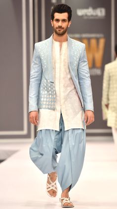 Royal Sherwani, Blazer For Men Wedding, India Fashion Men, Mens Traditional Wear, Indian Wedding Clothes For Men, Mens Indian Wear, Wedding Kurta For Men, Stylish Men Wear