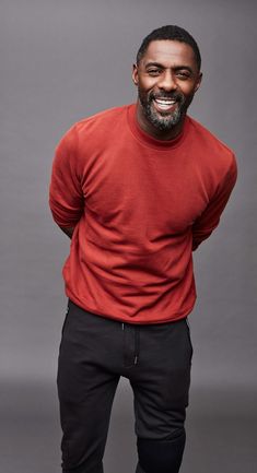 Idris Elba Style, Casual Headshots, Male Headshot Poses, Headshot Inspiration, Male Headshots, Men's Portrait Photography, Male Portrait Poses, Studio Headshots, Headshot Poses