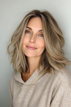 24 Elegant Medium-Length Hairstyles for Older Women in 2024 – CreativeBooster Middle Aged Blonde Woman, Summer Medium Length Hairstyles, Bronde Lob, Youthful Hairstyles, Honey Brown Hair