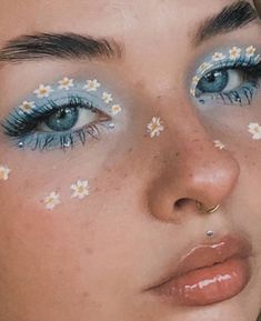 Festival Make Up, Mekap Mata, Cute Eye Makeup, Graphic Makeup, Eye Makeup Pictures, Smink Inspiration, 사진 촬영 포즈, Makijaż Smokey Eye, Dope Makeup