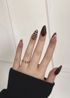 Aesthetic Nails Inspiration, Cute Brown Nails Almond, Nail Brown Design, Brown Acrylic Nails Almond, Almond Nails Designs Brown, Brown Nails Acrylic Design, Almond Nails Designs Aesthetic, Brown Nails Acrylic Almond, Brown Almond Acrylic Nails