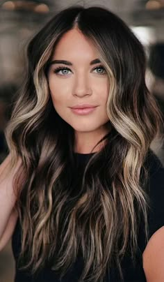 Dark Hair With Blonde Face Framing, Smoky High Contrast Hair, Face Framing Blonde On Dark Hair, Smokey High Contrast Hair, Dark Brown Hair Peekaboo Highlights, Brown Hair Trends 2023, Dark Hair For Blue Eyes, Brunette Hair Color Ideas For Summer Dark, Summer Hair Color For Brunettes 2023