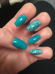 Acrylic Nail Designs Turquoise, Nail Ideas Teal Turquoise, Nail Designs Teal Turquoise, March Nail Ideas 2023, Aqua Nails Design Ideas Short, Early March Nails, March Sns Nails, Aqua Glitter Nails