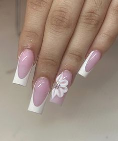 Cute Nails Square Medium, Flower Pink Nails Acrylic, Mail Inspo Simple, Pink Flower Nails Square, Luxe Nails, Short Square Acrylic Nails Hibiscus Flower, Pink And White French Tip Nails Square Flower, Medium Square Acrylic Nails Flower, Mail Ideas Acrylic