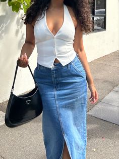 Prada Cleo Bag, Maxi Denim Skirts, Winter Outfits Ideas, Winter Outfit Ideas, Winter Fashion Outfits Casual, Stylish Summer Outfits, Effortlessly Chic Outfits, 90s Fashion Outfits, Denim Skirts