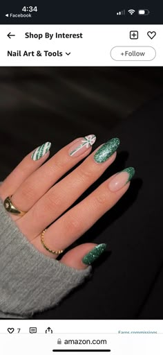 Green Xmas Nails, Christmas Nails Glitter, Art Noel, Nail Art Noel, Santa Nails, Classy Acrylic, Bow Nail, Christmas Tree Nails, 30 October