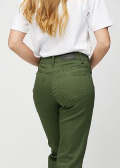 With Perfect Jeans - Regular - Renewals, you get the perfect green jeans for women with plenty of stretch and comfort. This model fits snugly around the waist and hips without being tight and is loose around the thigh, calf, and legs. Here, you get the relaxed fit that ensures full mobility in everyday life. Our jeans are designed to be long-lasting and maintain their color and shape after washing and wearing. The beautiful dark green jeans are high-waisted and are the perfect jeans for your out Dark Green Jeans, Jeans Models, Unique Fits, Green Jeans, Womens Capris, Perfect Jeans, Model Fits, Slim Jeans, Danish Design