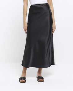 How to Style a Slip Skirt - 25 Chic Slip Skirt Outfit Ideas – May the Ray Black Satin Maxi Skirt, Satin Maxi Skirt, Satin Maxi