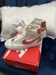 This Nike Blazer mid 77 sneaker is a stylish choice for athletic activities. The shoe shaft is mid-top, providing ample support for the foot. The white color with a pink logo adds a trendy touch to the design. The shoe is unisex, making it a versatile option for anyone. The sneaker is used but still in great condition. Nike Blazer mid 77 white with pink logo used Nike Blazer Mid 77 White, Nike Blazer Mid 77, Nike Blazer Mid, Nike Blazers Mid, Blazer Mid, Mid Top, Nike Blazer, Pink Logo, Classic Looks