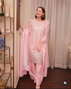 Wedding Guest Outfit Pakistani, Stylish Wedding Guest Outfit, Black Bridal Dresses, Dress Designing, Hania Amir, Punjabi Outfits, Pakistani Fancy Dresses, Black Bridal, Fancy Dresses Long