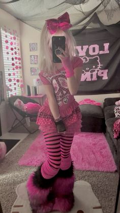 scene hot pink and black 2000's kawaii party girl Hot Pink And Black Outfit Party, 2000s Fashion Photography, Scene Pink Outfit, Scene Fits 2000s, Scene Black Woman, Edgy Pink Outfits, Hot Pink Aesthetic Outfits, Pink Scene Outfits, Scene Girl 2000s