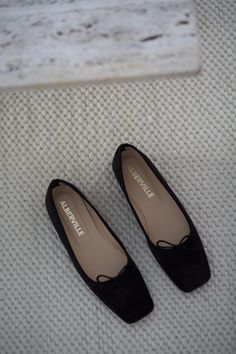 Timeless classic ballet flats with square toe. Pure handmade perfection Timeless Outfits, Trends 2024, Chanel Ballet Flats, Spring Summer Outfits, Timeless Classic, Summer Outfit, Simple Style, Ballet Flats, Winter Outfits