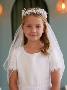 WIRE CROWN WITH VEIL Perfect for Communion! Beauty Style and Comfort! Crown With Veil, Communion Crown, Flower Crown Veil, First Communion Hairstyles, Crown Wreath, Wire Crown, Communion Hairstyles, Communion Veils, Crystal Crown