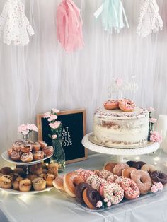 16 Birthday Party Ideas At Home Simple, 16 Birthday Party Activity Ideas, Birthday Theme For 30th Birthday, Non Girly Sweet 16 Party, 17th Birthday Ideas Girl, Birthday Party Sweets Ideas, 16th Birthday Ideas For Girls Party, Birthday Small Party Ideas, Birthday Food Ideas For Teens