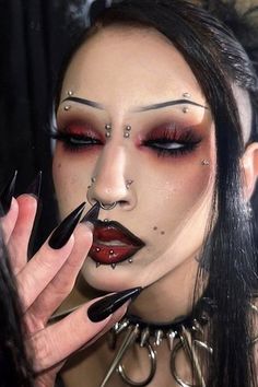 15 TikTok Approved Punk Makeup Looks You Have to Recreate Goth Make Up Look, Purple Alt Makeup, Alternative Makeup Ideas, Punk Makeup Looks, Maquillage Goth, Unconventional Beauty, Goth Makeup Tutorial, Goth Eye Makeup, Dark Makeup Looks