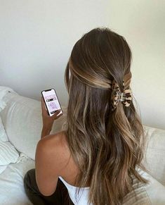 ✨ itgirl, hairstyle, hairstyle ideas, hairstyles for medium length hair, cute hairstyles, claw clip, lifestyle, mood board, vision board, iphone wall paper, aesthetic Cute Hairstyles Claw Clip, Hairstyles Claw Clip, Brown Hair Inspiration, Paper Aesthetic, Brown Hair Looks, Brunette Hair With Highlights, Beauty Hairstyles