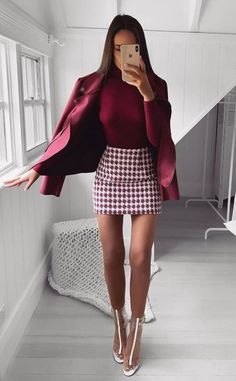 Flirty Outfits, Rok Mini, Chique Outfits, Skirts With Boots, Stunning Outfits, A Skirt, Looks Chic, Outfit Casual, Looks Vintage