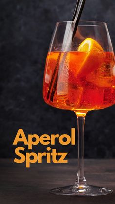 Aperol Spritz Light Summer Drinks, Aperol Spritz Recipe, Yummy Summer Drinks, Orange Liquor, Italian Drinks, Spritz Recipe, Orange Cocktails, Refreshing Summer Cocktails, Soda Water