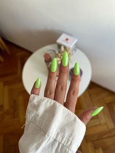 #uñas #uñaspermanentes #nails#nailsofinstagram #verdelima #nailsoftheday Uñas Color Lima, Spring Colors For Nails, Colors For Nails, Foundation Swatches, Chic Nail Designs, Statement Nail, Color For Nails, Chic Nail Art, Trendy Shades