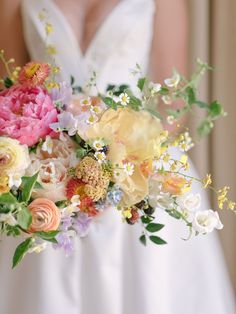 a bride holding a bouquet of flowers in her hands