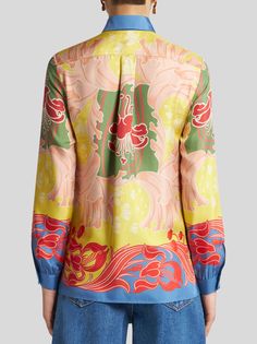 Straight-cut, relaxed-fit shirt. This model is made from silk twill fabric with a decorative, multicoloured ETRO Summer print.• Regular fit• Spread collar• Long sleeves• Working cuffs• Button closure• Made in Italy• The model is 5’10” (178 cm) tall and wears a size 40 (IT) • 100% silk Floral Silk Shirt, Statement Blouse, Poncho Jacket, Campaign Fashion, Printed Silk Shirt, Color Scale, Twill Shirt, Black Evening Dresses, Sport Dress