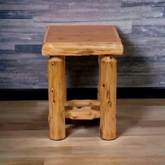 Cedar Log Traditional Nightstand Exclusive Relationship, Traditional Nightstand, Rustic Outdoor Furniture, Northern White Cedar, Rustic Log Furniture, Log Cabin Furniture, Table Fans, Cedar Log, Accent Chair Bedroom