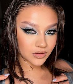 Zebra Eye Makeup, Villain Makeup, Zebra Makeup, Makeup Hooded Eyes, Eyeshadow Application, Performance Makeup, Hooded Eye Makeup, The Best Makeup