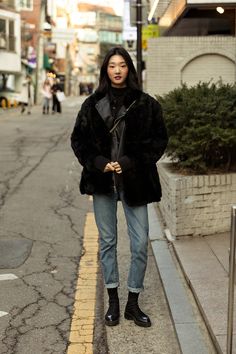 Asian Style Outfits, Korean Winter Outfits Street Style, Winter Outfit Korean, Seoul Street Style, Winter Outfits Street Style, Mode Ulzzang, Korean Winter, Chinese Fashion Street