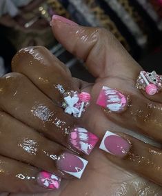 Bday Nail Designs, Short Acrylic Nails With Charms, Baddie Short Nails, Short Nail Sets, Cute Short Nail Sets, Junk Nails, Diy Acrylic Nails