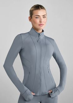 Aztec Diamond Fitted Sports Jacket Technical Long Sleeve Activewear For Winter, Functional Fitted Workout Outerwear, Technical Hooded Activewear For Sports, Sporty Long Sleeve Activewear With Go-dry Technology, Gym Outfits Ideas, Trendy Gym Outfits, Outfit Ideas Gym, Winter Gym Outfit, Gym Outfits For Women