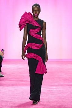 Runway 2020, Vogue Fashion, Runway Models, Pink Fashion