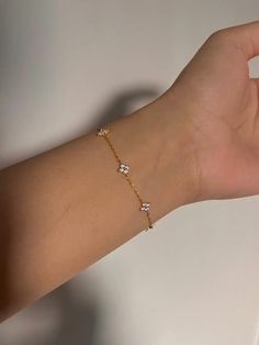 Simple Bracelets Diamond, Silver Simple Bracelet, Bracelet Simple Gold, Silver Dainty Bracelet, Pretty Gold Bracelet, Silver Bracelets Dainty, Charm Bracelet Dainty, Classy Gold Bracelet, Gold Bracelet With Diamonds